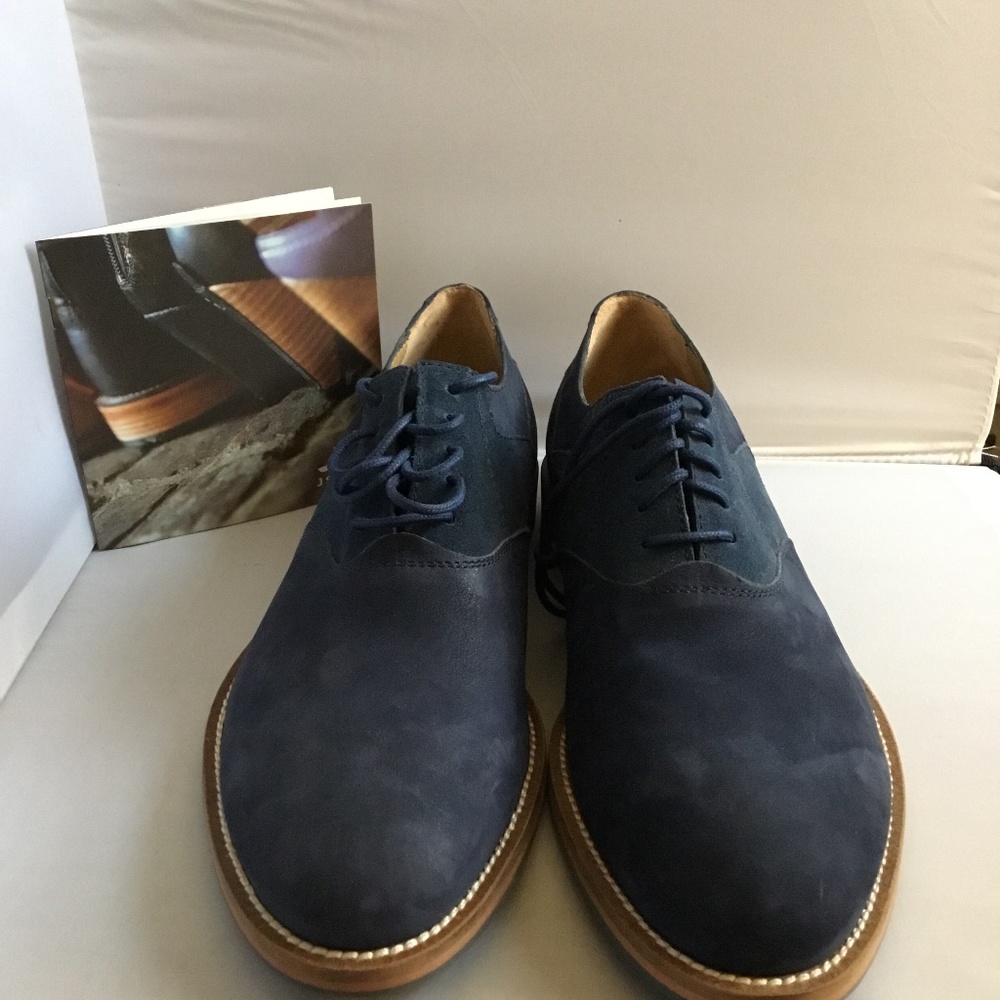 DRESS-UP SHOES FOR MEN.